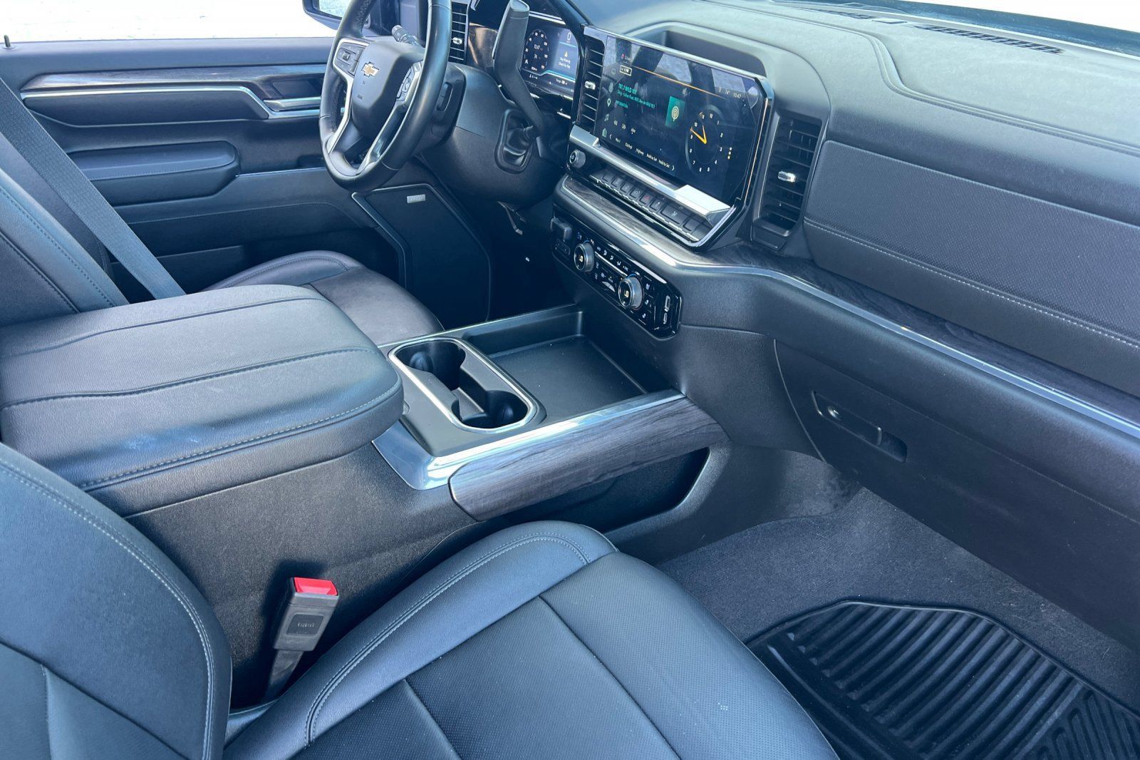 Used 2025 Chevrolet Silverado 2500 LTZ w/ LTZ Convenience Package AWD/4WD image 12