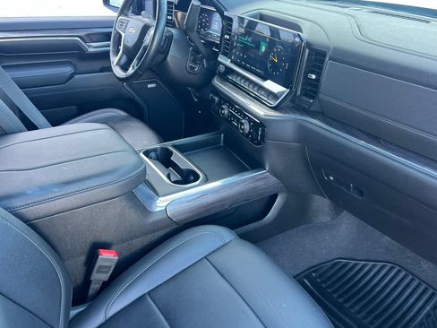 Used 2025 Chevrolet Silverado 2500 LTZ w/ LTZ Convenience Package AWD/4WD image 12