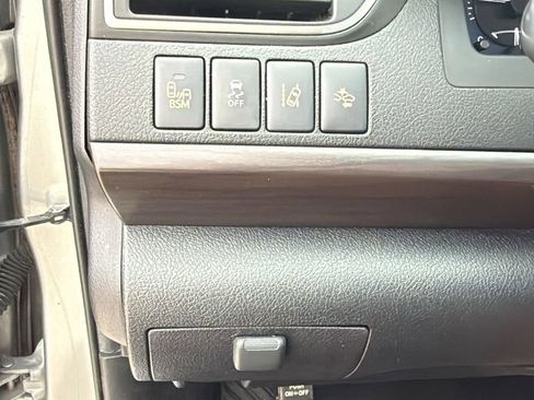 Used 2017 Toyota Camry XLE w/ Moonroof Package image 28