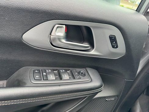 Used 2019 Chrysler Pacifica Limited w/ Advanced Safetytec Group image 16