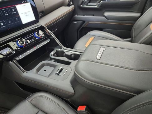 Used 2024 GMC Sierra 2500 AT4 w/ Technology Package AWD/4WD image 13