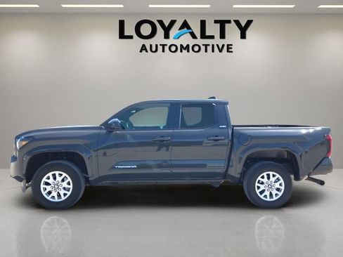 Used 2025 Toyota Tacoma SR5 image 2