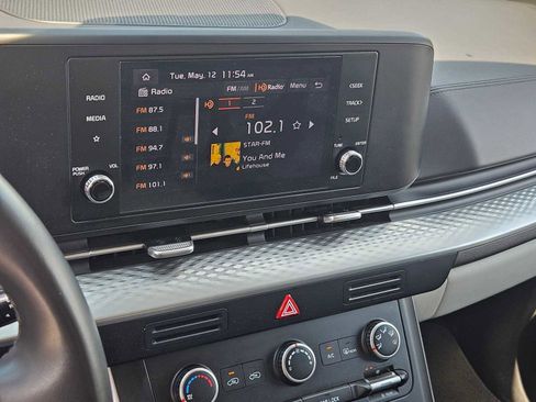 Used 2024 Kia Carnival LX FWD image 25