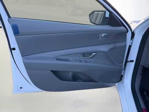 New 2026 Hyundai Elantra SE image 17