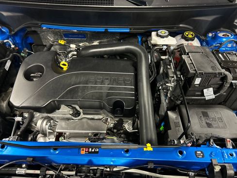 Used 2024 GMC Terrain SLE w/ Driver Convenience Package image 25