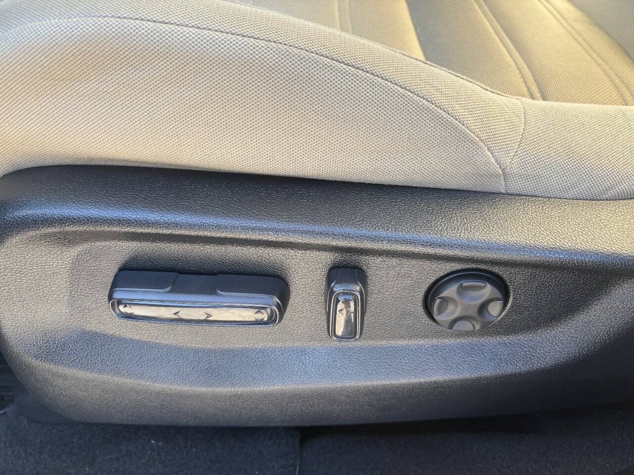 Used 2017 Honda CR-V EX image 19