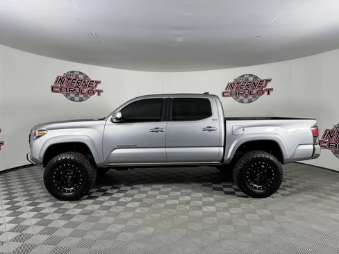 Used 2016 Toyota Tacoma SR5 w/ SR5 Appearance Package (SN) AWD/4WD image 4