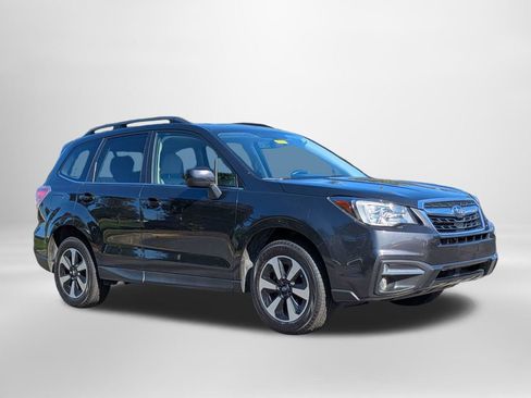 Used 2017 Subaru Forester 2.5i Limited AWD/4WD image 2