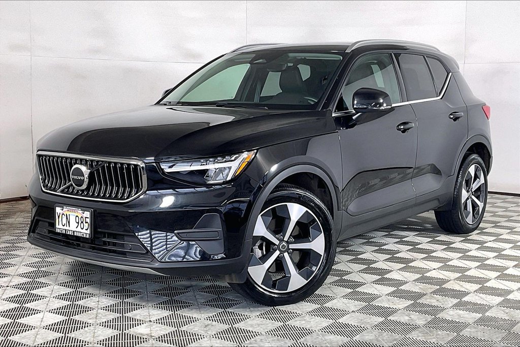 Used 2025 Volvo XC40 B5 Core w/ Protection Package Premier AWD/4WD image 1
