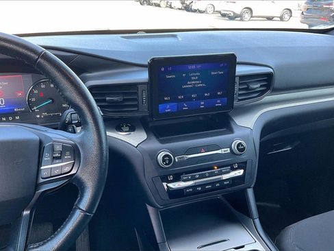 Used 2020 Ford Explorer XLT image 9