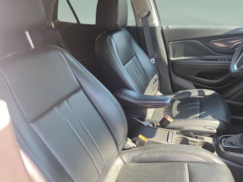Used 2022 Buick Encore Preferred FWD image 29