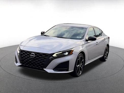 Used 2025 Nissan Altima 2.5 SR FWD image 7