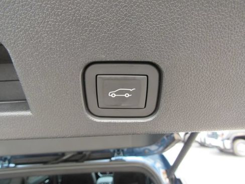 Used 2025 GMC Acadia Denali w/ LPO, All-Weather Package AWD/4WD image 31