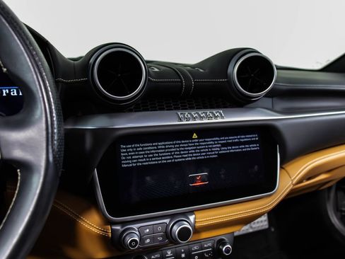 Certified 2019 Ferrari Portofino image 40