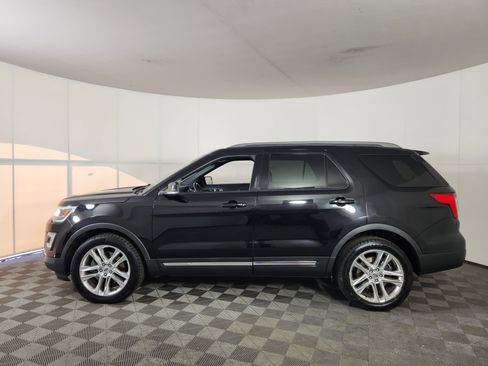 Used 2016 Ford Explorer XLT w/ Equipment Group 202A image 4