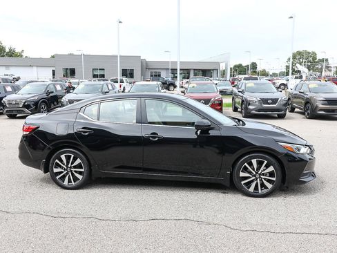 Used 2022 Nissan Sentra SV w/ SV Premium Package FWD image 7