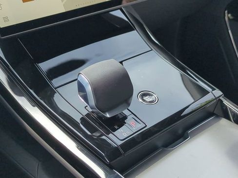 New 2026 Land Rover Range Rover Sport Dynamic SE AWD/4WD image 9