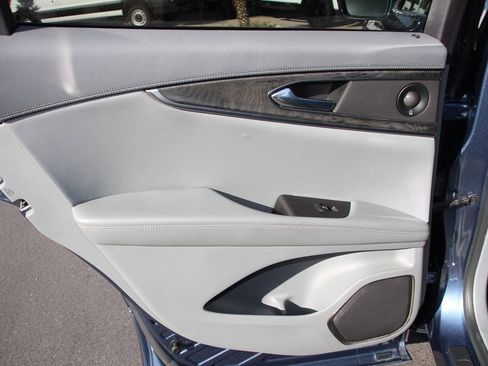 Used 2019 Lincoln Nautilus Reserve FWD image 15