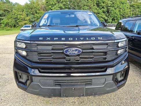 Used 2025 Ford Expedition Active AWD/4WD image 2