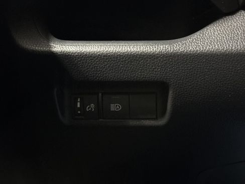 Used 2020 Toyota RAV4 LE AWD/4WD image 18