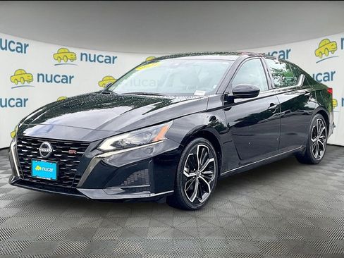 Used 2024 Nissan Altima 2.5 SR w/ SR Premium Package FWD image 3