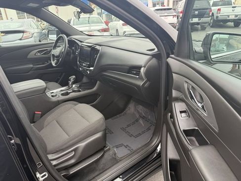 Used 2023 Chevrolet Traverse LT image 13