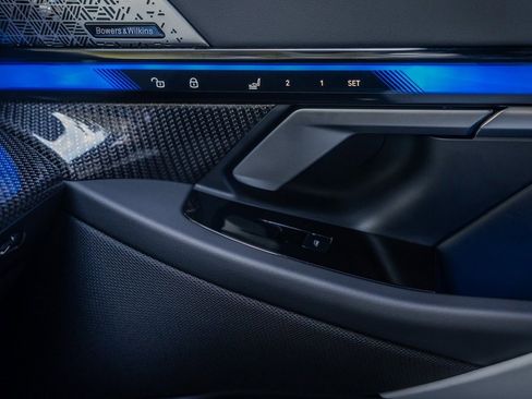 Used 2026 BMW M5 w/ Executive Package image 15