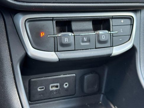 Used 2024 GMC Terrain SLE FWD image 21