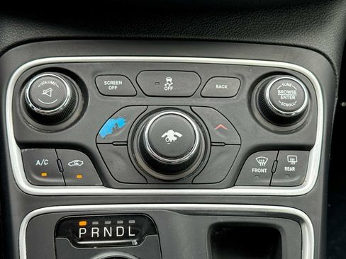 Used 2016 Chrysler 200 LX FWD image 16