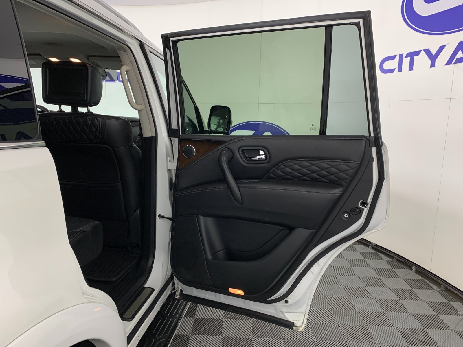 Used 2018 INFINITI QX80 4WD w/ Deluxe Technology Package image 34
