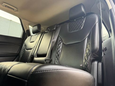 Used 2024 Ford Edge Titanium image 9