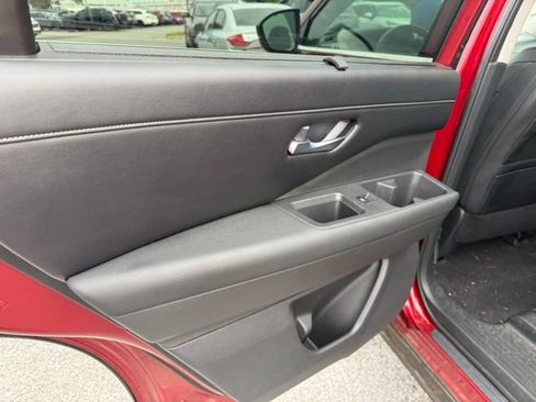 Used 2023 Nissan Pathfinder SL AWD/4WD image 26