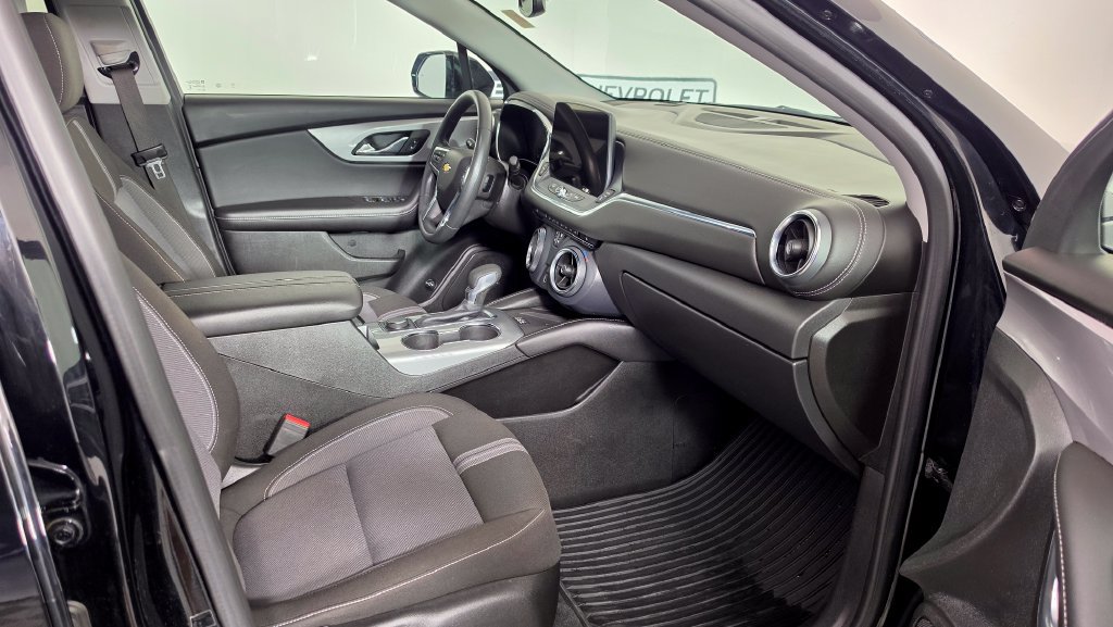 Used 2025 Chevrolet Blazer LT w/ Redline Edition FWD image 27