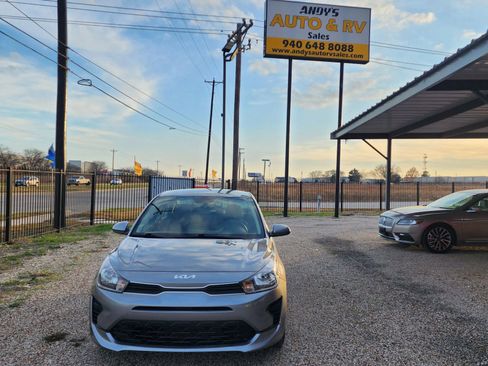 Used 2022 Kia Rio S image 2