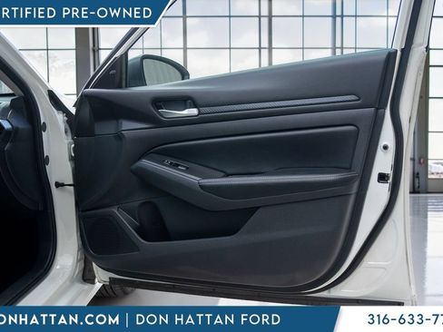 Used 2025 Nissan Altima 2.5 SV FWD image 25
