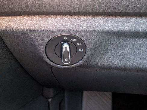 Used 2024 Volkswagen Jetta SE FWD image 18