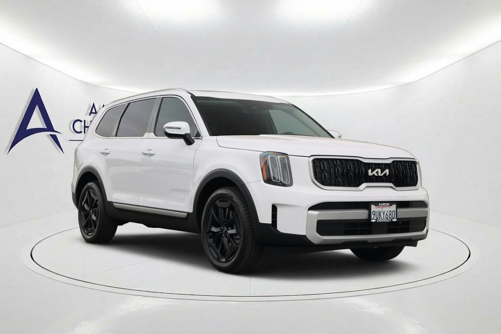 Used 2025 Kia Telluride EX w/ EX Captain's Chair Package FWD image 3