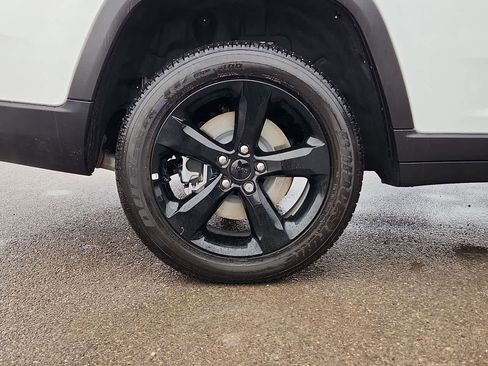 Used 2025 Jeep Grand Cherokee L Laredo image 13