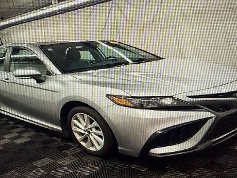 Used 2022 Toyota Camry SE image 5