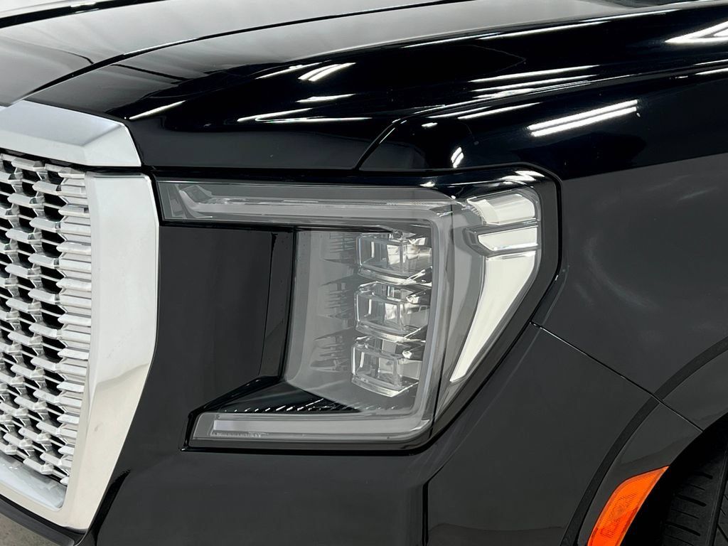 Used 2021 GMC Yukon Denali w/ Denali Premium Package AWD/4WD image 38