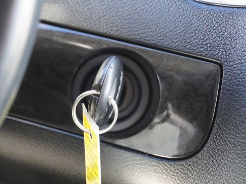 Used 2017 Dodge Grand Caravan SE w/ UConnect Hands-Free Group image 38