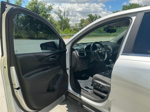 Used 2021 Chevrolet Equinox LT FWD image 16