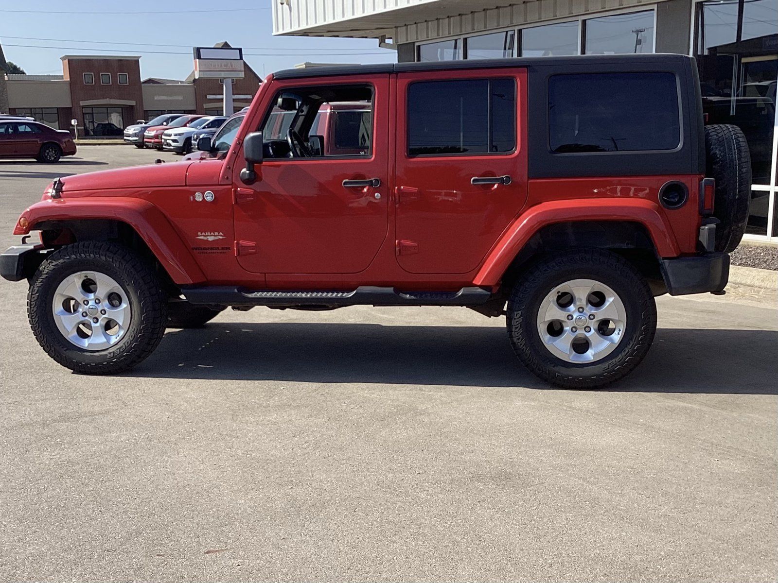 Used 2013 Jeep Wrangler Unlimited Sahara w/ Connectivity Group AWD/4WD image 10