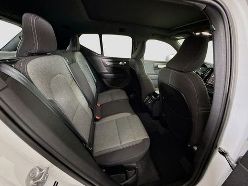 Used 2025 Volvo XC40 B5 Core image 27