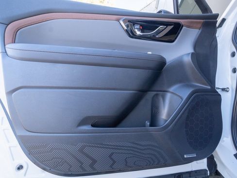 Used 2025 Subaru Forester Sport image 7