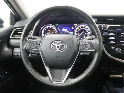 Used 2020 Toyota Camry XLE FWD image 23