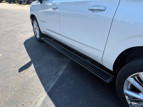 Used 2024 Chevrolet Suburban High Country AWD/4WD image 23