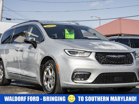 Used 2023 Chrysler Pacifica Limited image 1