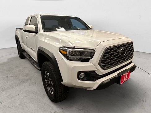 Used 2023 Toyota Tacoma TRD Off-Road w/ TRD Premium Off Road Package AWD/4WD image 7