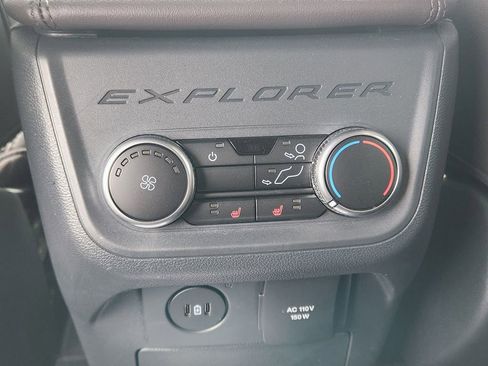 Used 2025 Ford Explorer Platinum w/ LUX Leather Package image 35